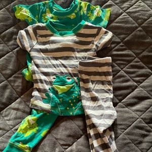 Set of 2, frog pajamas, short sleeve, Carter’s
